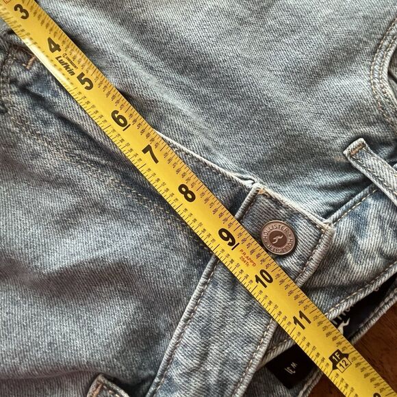 Hollister Ultra High Rise Mom Short 3 inch Light Wash Crossover Size 13/12 NWT - Picture 8 of 15